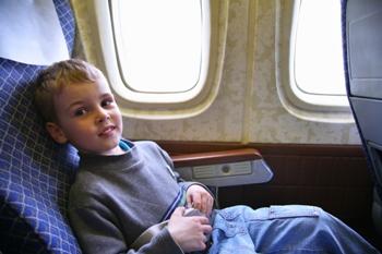 child-on-plane