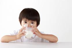 med-today-child-drinking-milk