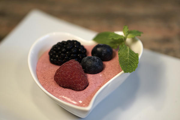 plated-berry-mousse-heart-600