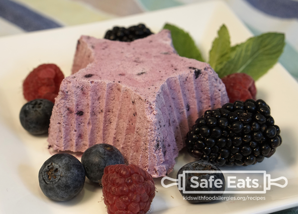 Milk-free frozen berry mousse on a plate